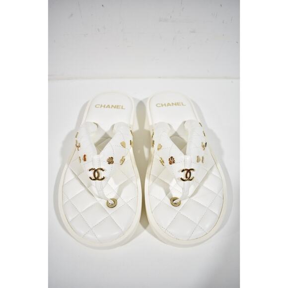 Chanel 23P White Quilted Charms Padded Pool Thong Logo Mule Slide Flat Sandal 35 - Picture 6 of 12